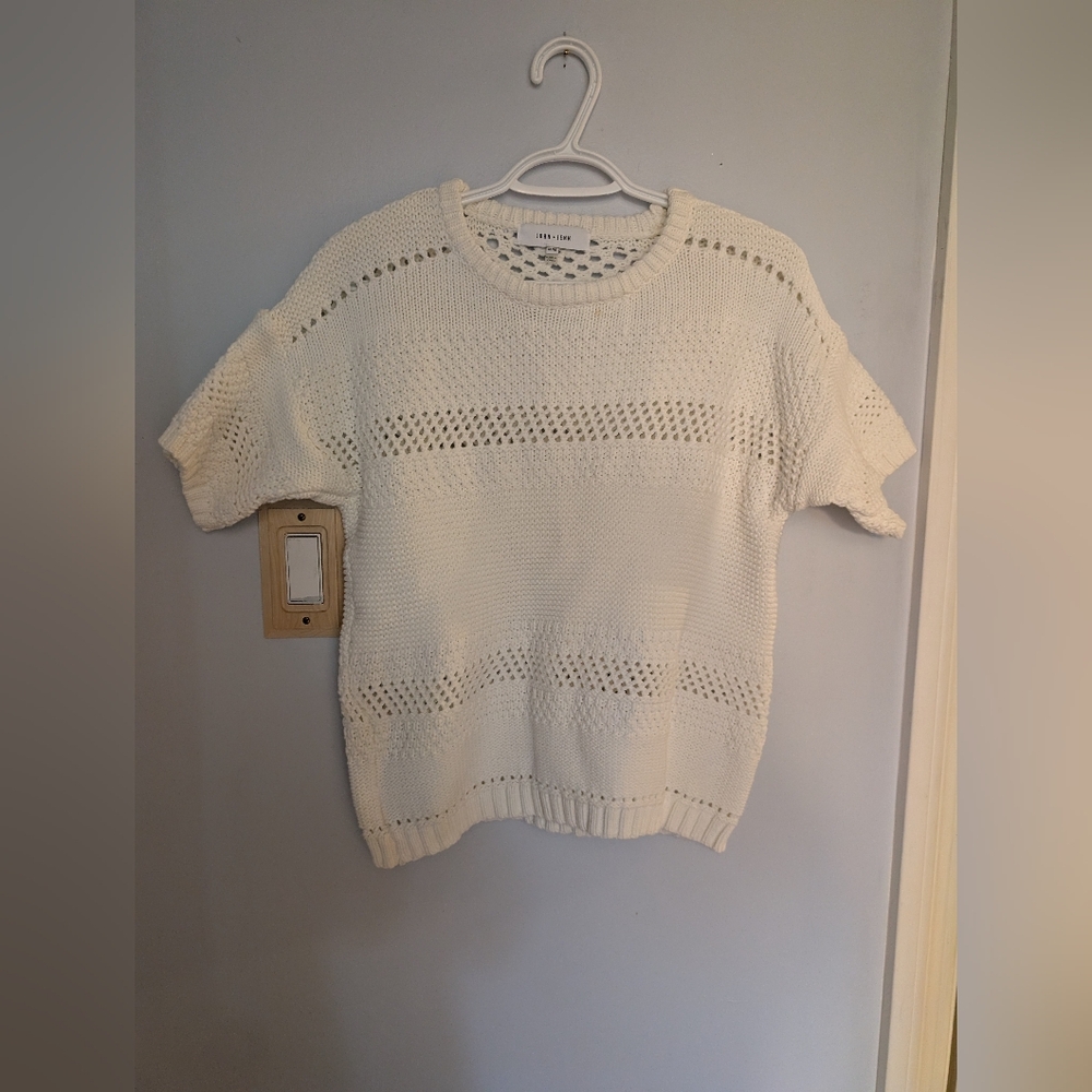 John + Jenn White Crew Neck Short Sleeve Shirt with Knit Texture - Picture 1 of 4